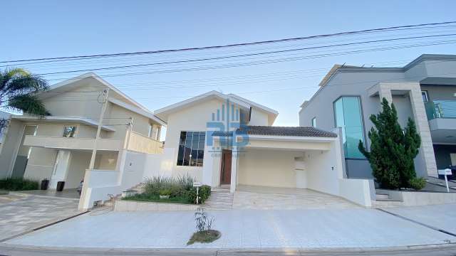 CASA CONDOMÍNIO